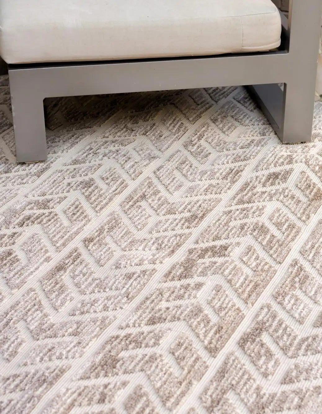 8' x 8' Beige Sabrina Soto Indoor/Outdoor Round Rug