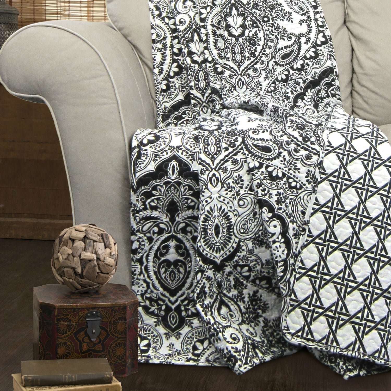 Bedroom > Quilts & Blankets - Queen Size 3-Piece Quilt Set 100-Percent Cotton In Black White Damask
