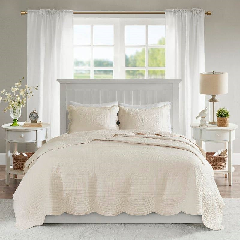 Bedroom > Quilts & Blankets - Full/Queen Size 3-Piece Reversible Scalloped Edges Microfiber Quilt Set In Cream