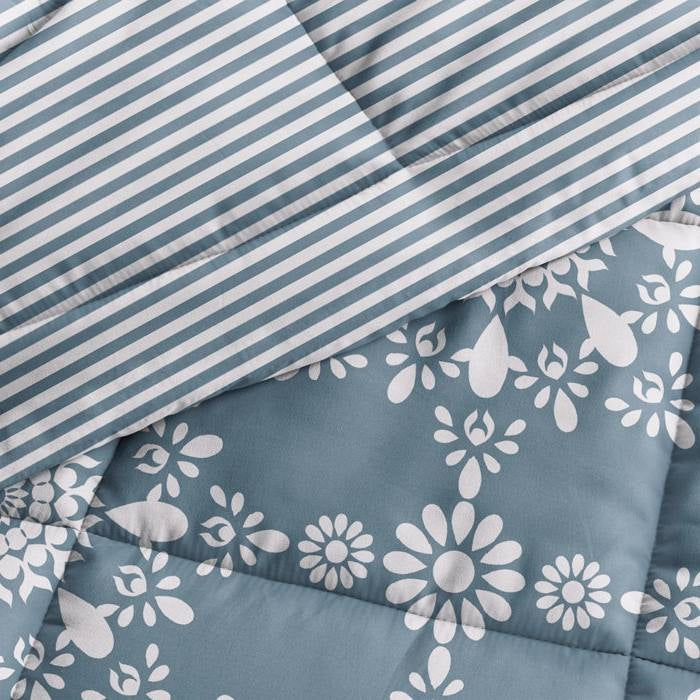Bedroom > Comforters And Sets - Full/Queen Size 3-Piece Blue And White Reversible Floral Striped Comforter Set