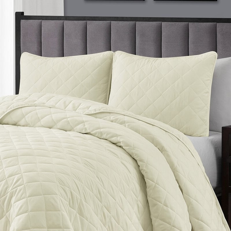 Bedroom > Quilts & Blankets - Full Queen 3-Piece Ivory Polyester Microfiber Reversible Diamond Quilt Set