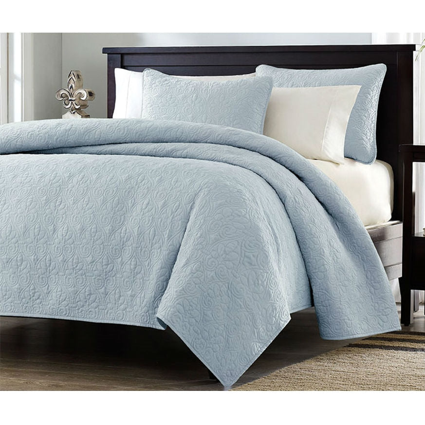 Bedroom > Quilts & Blankets - Full / Queen Size Quilted Bedspread Coverlet With 2 Shams In Light Blue