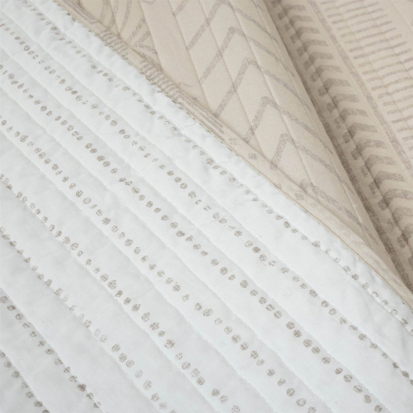 Bedroom > Quilts & Blankets - Full/Queen Scandinavian Chevron Beige Tan Reversible Cotton Quilt Set