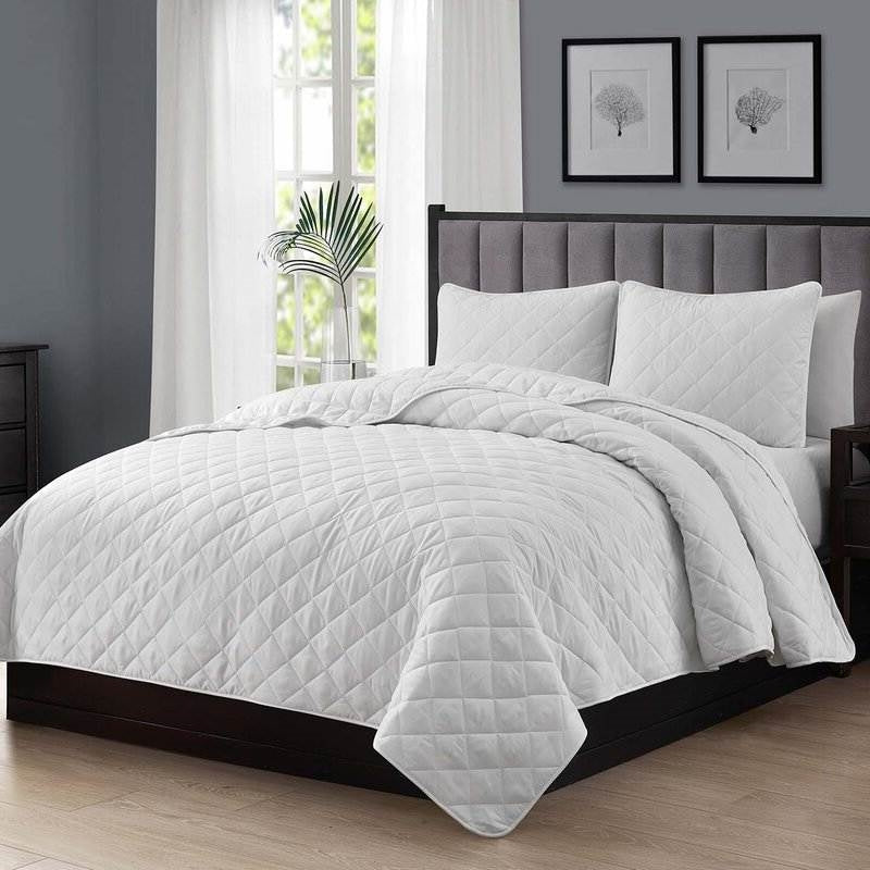 Bedroom > Quilts & Blankets - Full/Queen 3-Piece White Polyester Microfiber Diamond Quilted Quilt Set