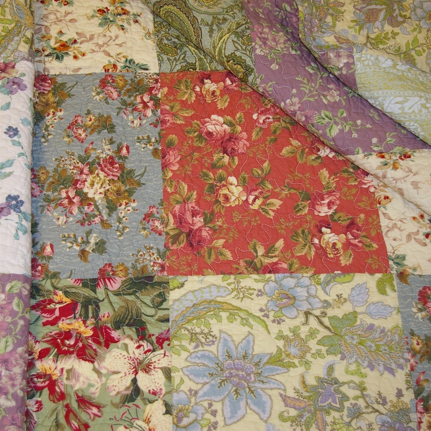 Bedroom > Quilts & Blankets - Full / Queen Size 100% Cotton Floral Paisley Reversible Quilt Set