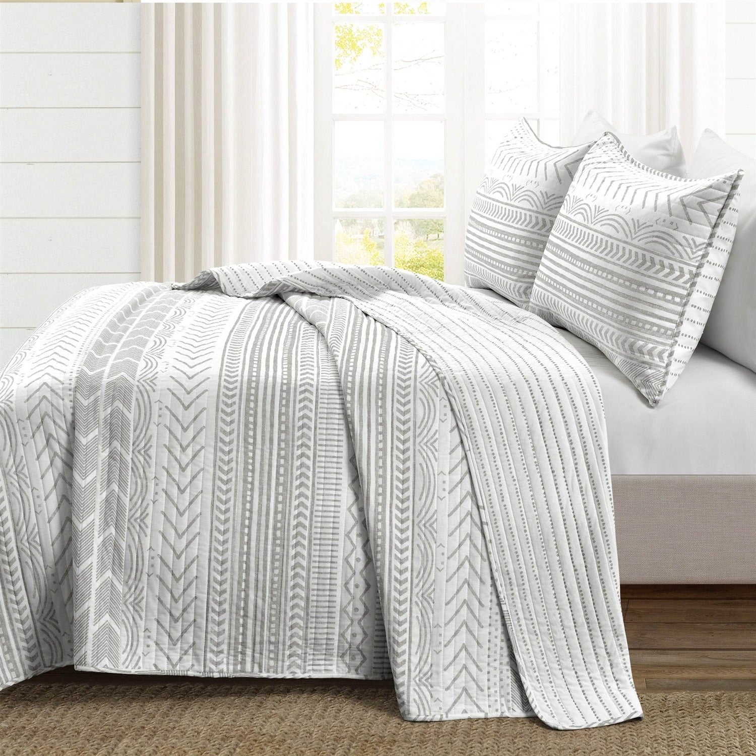 Bedroom > Quilts & Blankets - King Size Scandinavian Chevron Grey White Reversible Cotton Quilt Set