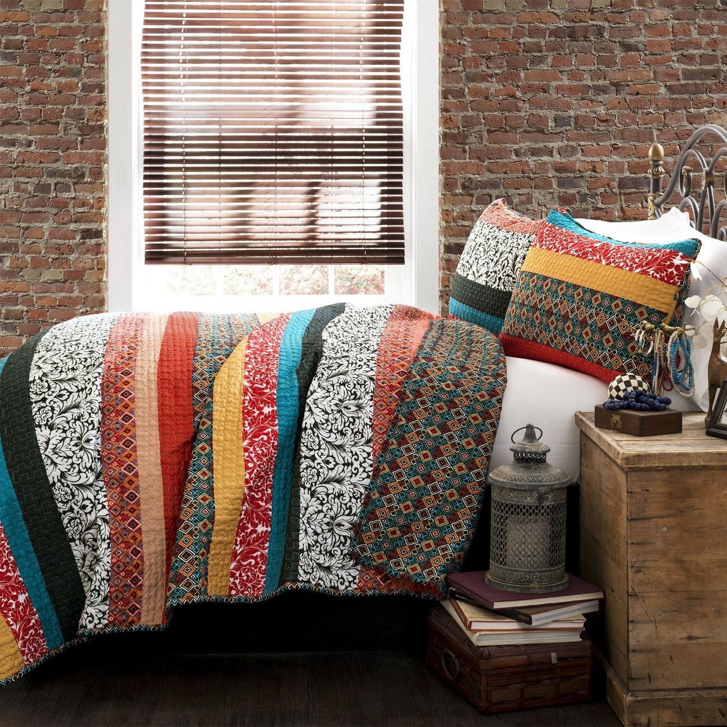 Bedroom > Quilts & Blankets - King Size 3-Piece Quilt Set In Modern Colorful Stripe Geometric Floral Pattern