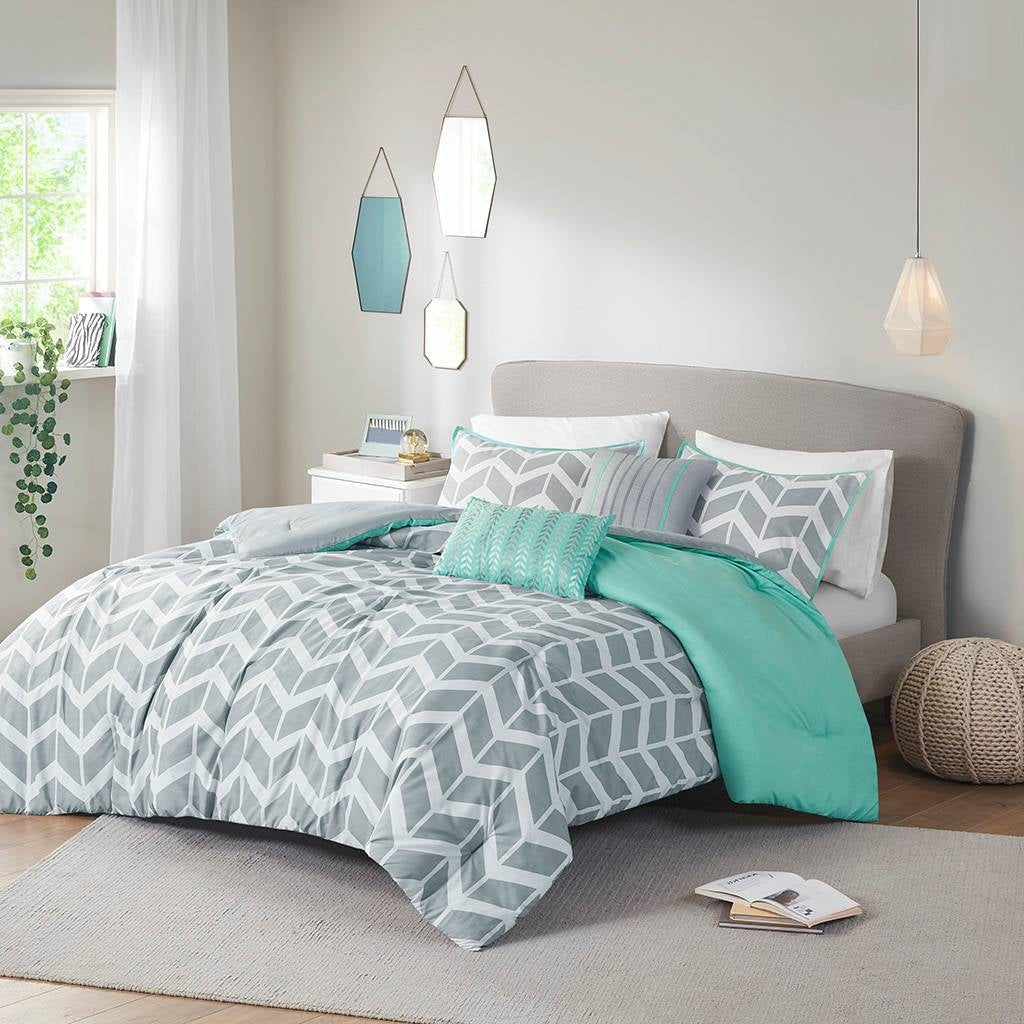 Bedroom > Comforters And Sets - Full/Queen Reversible Comforter Set With Grey White Aqua Teal Chevron Pattern