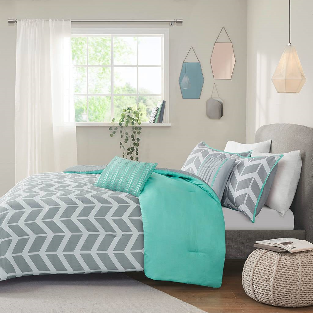 Bedroom > Comforters And Sets - Full/Queen Reversible Comforter Set With Grey White Aqua Teal Chevron Pattern