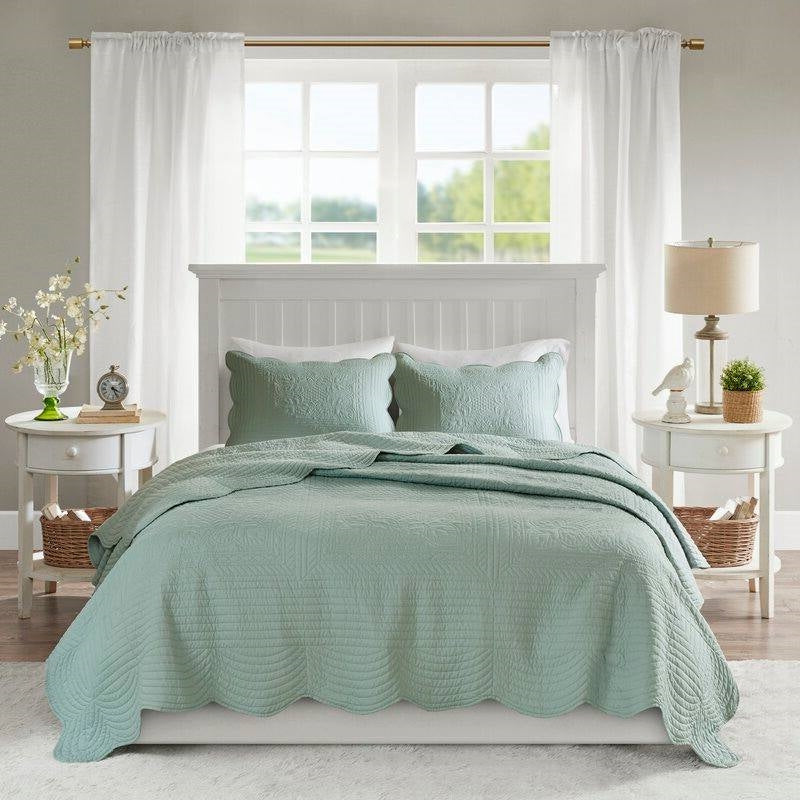 Bedroom > Quilts & Blankets - Full/Queen Size 3-Piece Reversible Scalloped Edges Microfiber Quilt Set In Seafoam