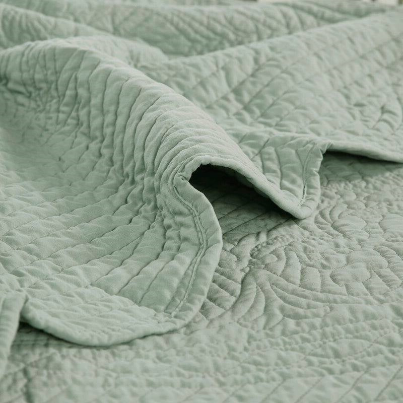 Bedroom > Quilts & Blankets - King Size 3 Piece Reversible Scalloped Edges Microfiber Quilt Set In Seafoam