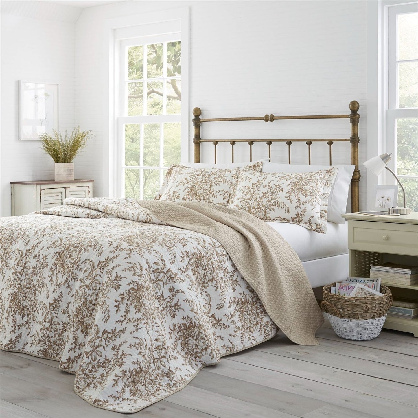 Bedroom > Quilts & Blankets - King Size 3 Piece Bed-in-a-Bag Bohemian Tan Beige Floral Cotton Quilt Set