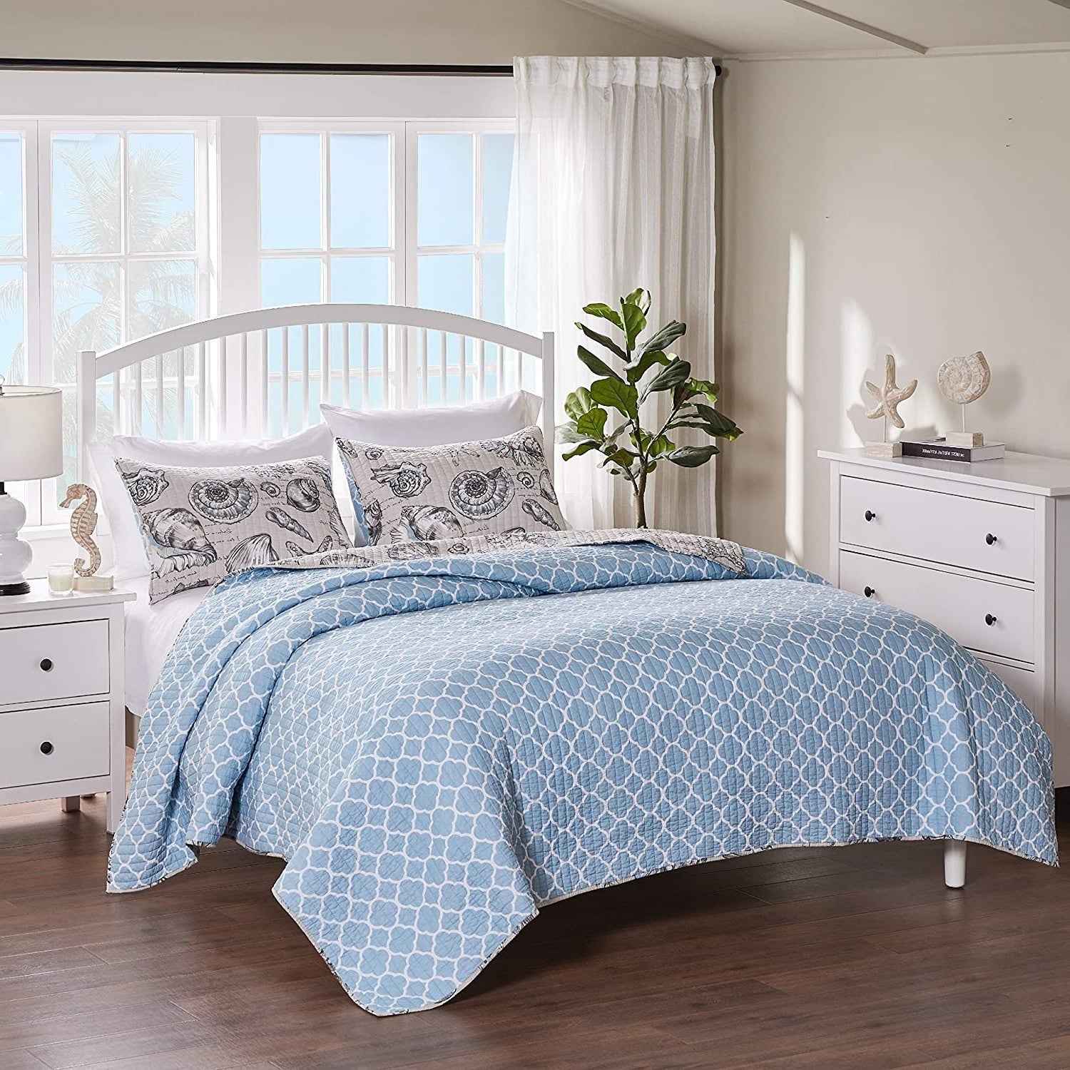 Bedroom > Quilts & Blankets - Twin/Twin XL Size 2 Piece Microfiber Beach Shells Coastal Reversible Quilt Set