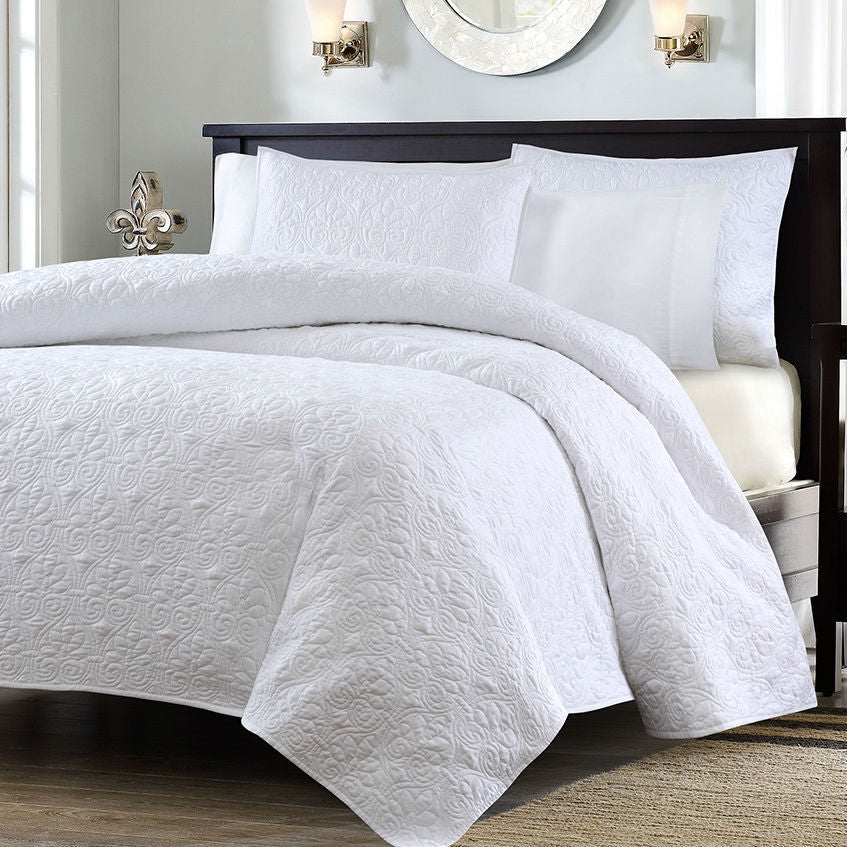 Bedroom > Quilts & Blankets - Full / Queen White Classic Coverlet Quilt Set With 2 Shams
