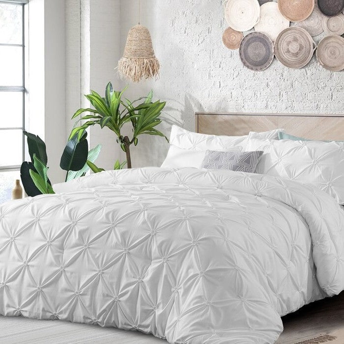 Bedroom > Comforters And Sets - Full/Queen Size All Season Pleated Hypoallergenic Microfiber Reversible 3 Piece Comforter Set In White