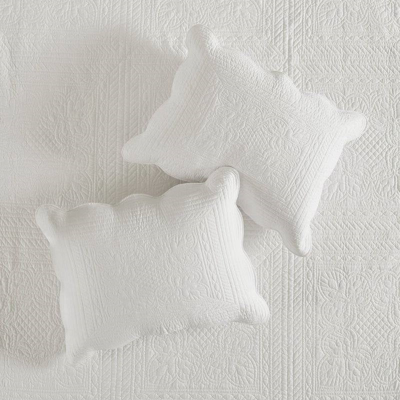 Bedroom > Quilts & Blankets - King Size 3 Piece Reversible Scalloped Edges Microfiber Quilt Set In White